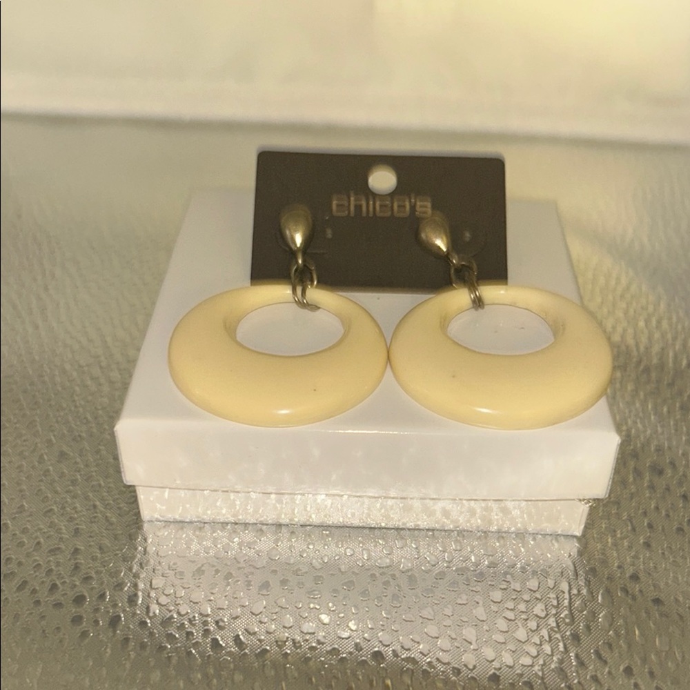 Chico’s cream resin boho hoop earrings lightweight casual chic everyday wear